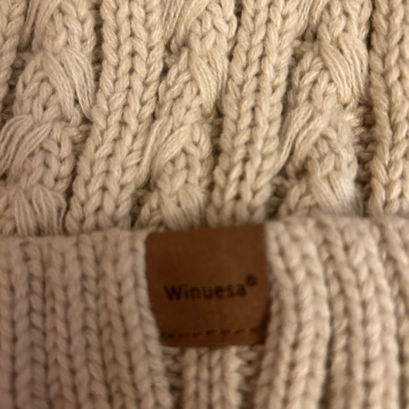 Scarf, Hat, Glovess - Picture 3 of 3